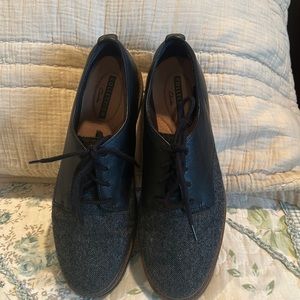 Black Oxford shoes